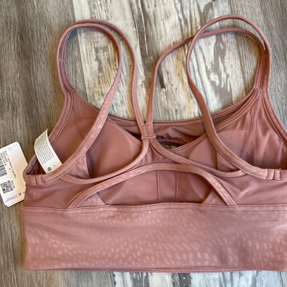 🍋 NWT Lululemon Nulu and Mesh Yoga Bra, size 4, removable cups included - Picture 7 of 13